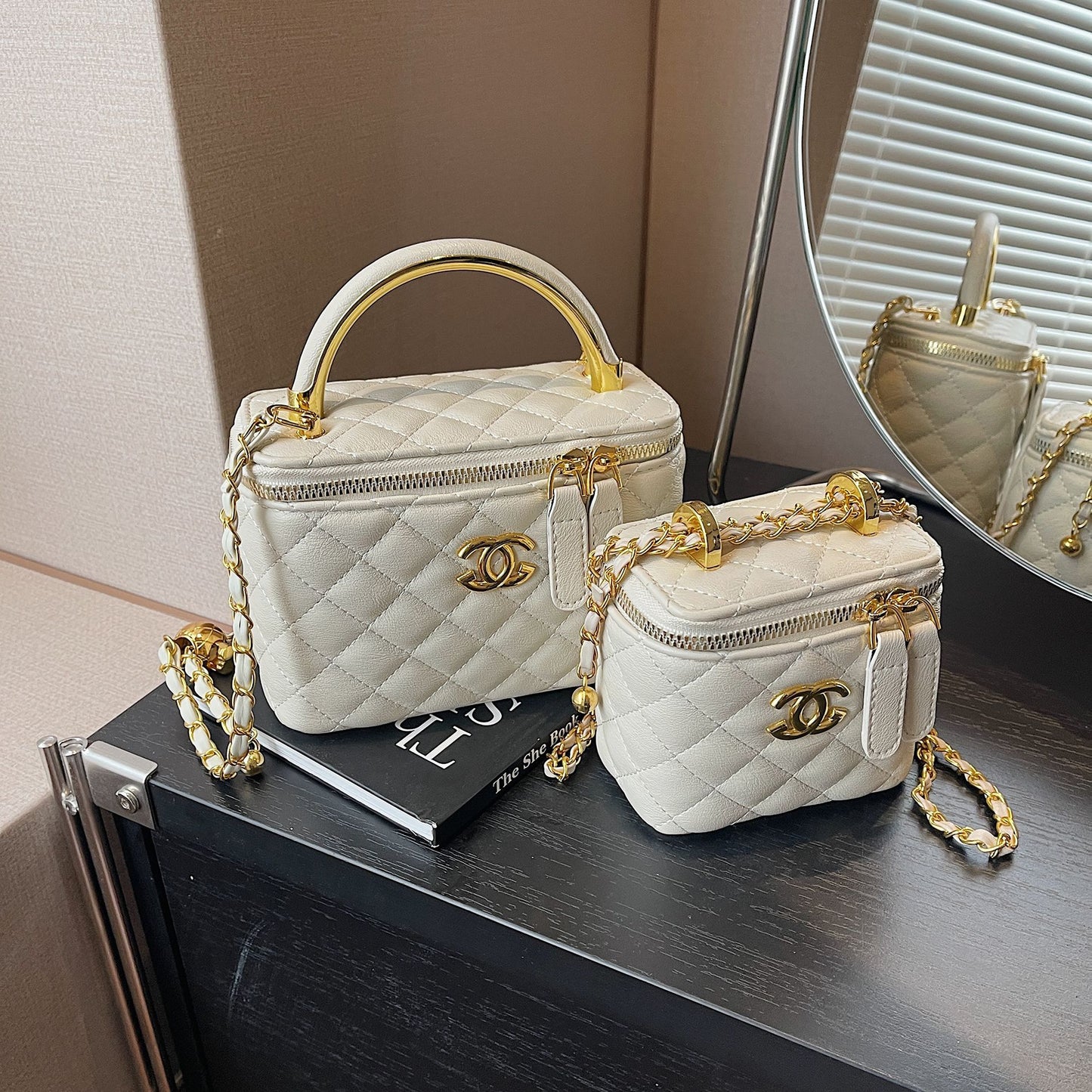 New small square bag for women, versatile textured chain handbag, fashionable diamond-patterned shoulder messenger bag