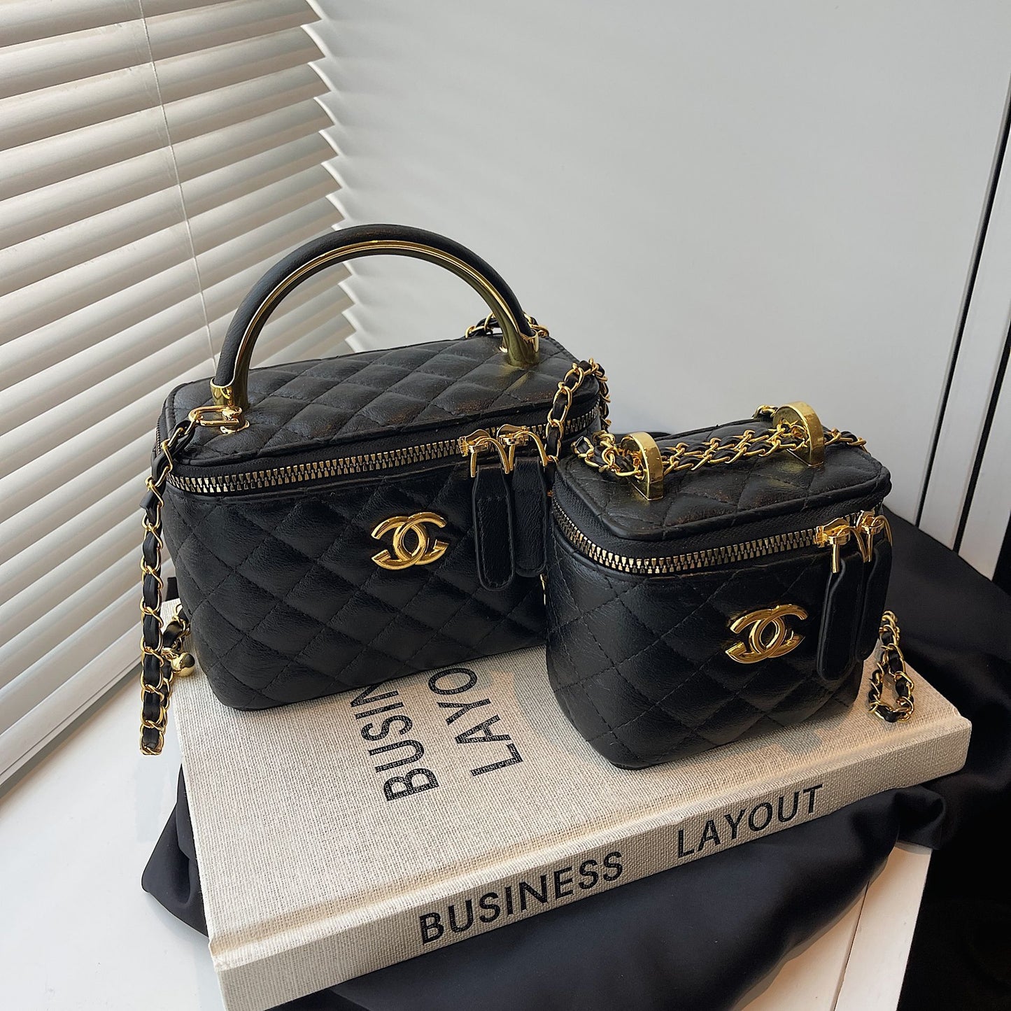 New small square bag for women, versatile textured chain handbag, fashionable diamond-patterned shoulder messenger bag